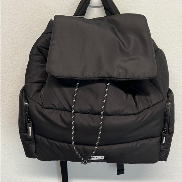 Wilo The Label | Black Puffer Drawstring  Backpack - Picture 4 of 12